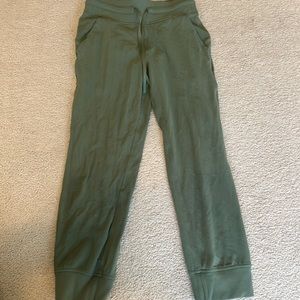 Lululemon cropped joggers size 4